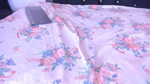Snapshot of violetadumsper chatting on September 30, 3:11 am VioletaDums online show from September 30, 3:11 am