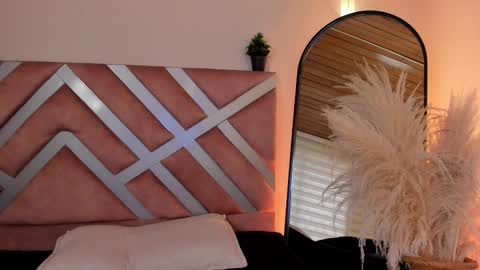 Call me Violet online show from December 5, 4:03 pm