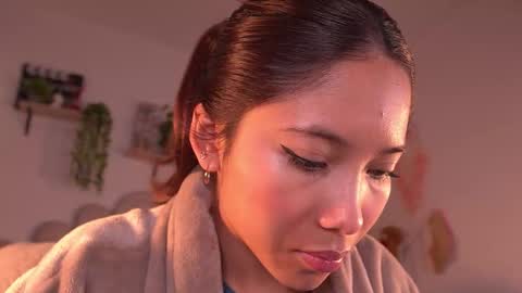 Snapshot of violeth___ chatting on October 14, 11:22 am violeth___ online show from October 14, 11:22 am