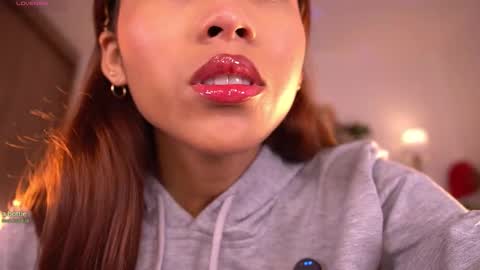 violeth___ online show from December 19, 1:18 pm