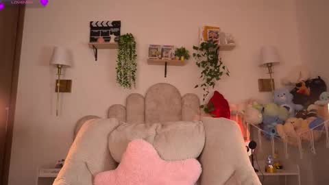 violeth___ online show from February 12, 1:06 pm