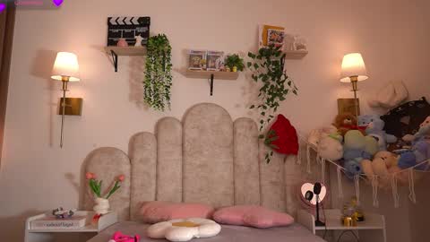 violeth___ online show from February 18, 1:07 pm