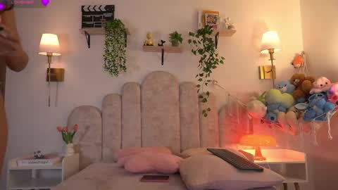 violeth___ online show from April 13, 1:16 pm