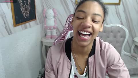Snapshot of violeth_b chatting on December 2, 12:51 pm violeth_b online show from December 2, 12:51 pm