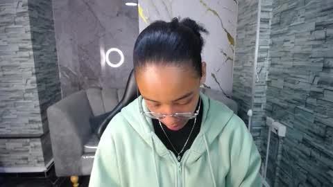 Snapshot of violeth_b chatting on October 13, 12:49 pm violeth_b online show from October 13, 12:49 pm