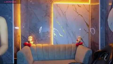 violeth_b online show from June 30, 1:23 pm