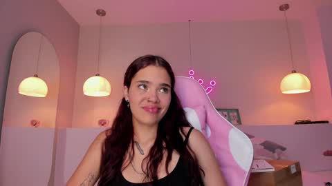 Violeth Hill online show from January 22, 8:28 pm