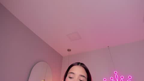 Violeth Hill online show from February 7, 8:42 pm