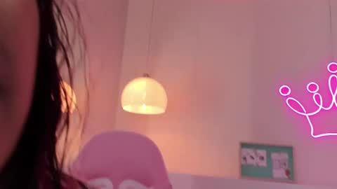 Violeth Hill online show from February 23, 8:00 pm