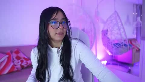 violetjonesx online show from June 24, 11:31 am