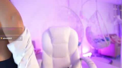 violetjonesx online show from July 2, 11:38 am
