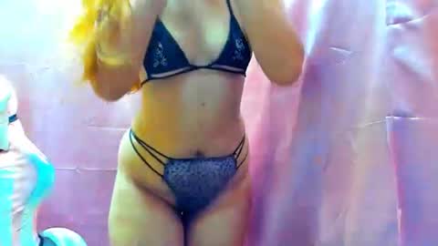 Snapshot of violetlivia chatting on May 12, 9:23 pm Livia help get 100 likes online show from May 12, 9:23 pm