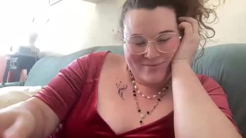 violetlyhappy online show from March 20, 5:29 pm