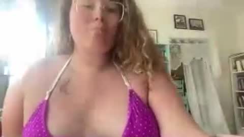 violetlyhappy online show from August 1, 8:19 pm