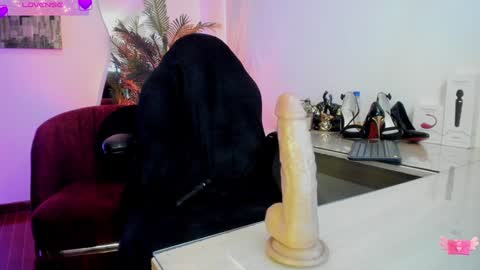 Snapshot of violetparkker chatting on January 27, 5:48 pm violetparkker online show from January 27, 5:48 pm