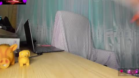 Snapshot of violetparkker chatting on October 17, 12:01 am violetparkker online show from October 17, 12:01 am