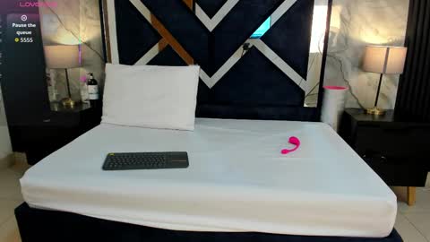 Snapshot of violetrose_as chatting on October 26, 7:31 pm Violet Rose online show from October 26, 7:31 pm