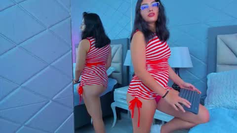 Violet Rousse online show from February 13, 6:15 pm