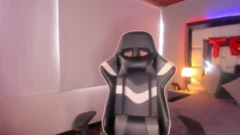 violetskinny online show from March 7, 8:00 pm