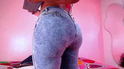 Snapshot of violetsmith11 chatting on December 3, 6:26 am online show from December 3, 6:26 am