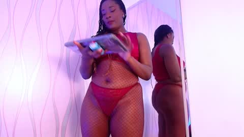 Snapshot of violetsmith11 chatting on January 17, 2:18 am online show from January 17, 2:18 am