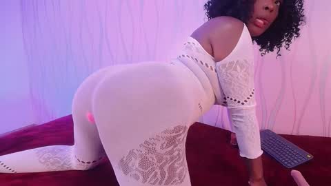 Snapshot of violetsmith11 chatting on January 27, 6:41 am online show from January 27, 6:41 am