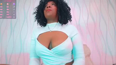 Snapshot of violetsmith11 chatting on March 5, 3:29 am online show from March 5, 3:29 am