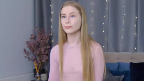 VioletSwone online show from February 16, 11:59 am