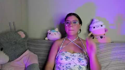 Snapshot of violett2006 chatting on February 20, 7:10 am violeta online show from February 20, 7:10 am