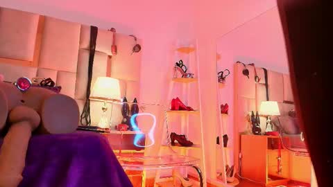 Violett  online show from November 10, 2:27 pm