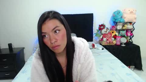 Snapshot of violett_flowers chatting on February 3, 10:21 pm violeta  online show from February 3, 10:21 pm