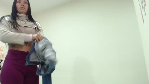 Snapshot of violett_flowers chatting on February 4, 10:24 pm violeta  online show from February 4, 10:24 pm