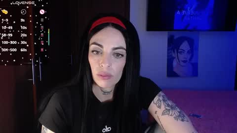 violett  Independent model online show from December 3, 6:10 am