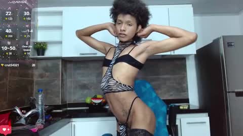 V I O L E T T E  online show from January 7, 3:25 pm