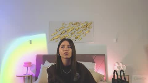 Snapshot of violetta_finch chatting on February 12, 10:21 am violetta_finch online show from February 12, 10:21 am