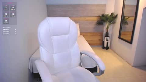 Snapshot of violetta_rainbow chatting on February 4, 6:36 am Violetta online show from February 4, 6:36 am