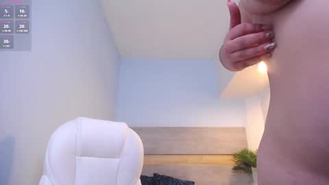 Snapshot of violetta_rainbow chatting on February 21, 10:50 am Violetta online show from February 21, 10:50 am