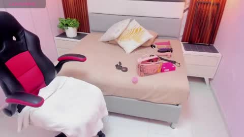 VIOLETTA online show from May 16, 1:10 pm