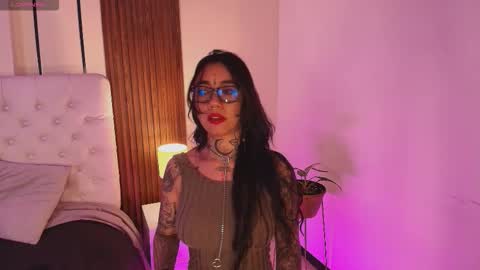 violettaalemida online show from January 6, 1:04 pm