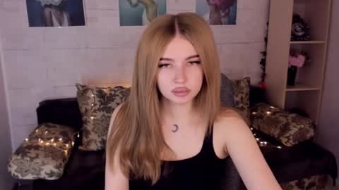 ViolettaOtis online show from December 16, 2:38 pm