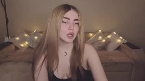 ViolettaOtis online show from November 12, 12:16 pm