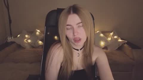 ViolettaOtis online show from November 22, 1:43 pm