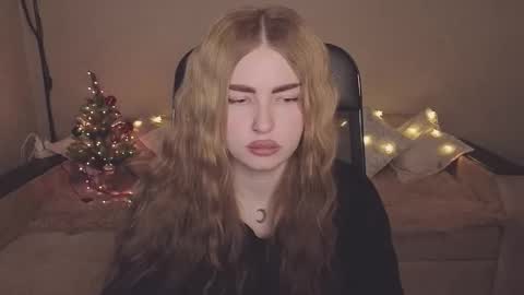 ViolettaOtis online show from December 18, 12:33 pm