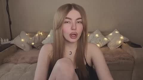 Snapshot of violettaotis chatting on March 2, 1:29 pm ViolettaOtis online show from March 2, 1:29 pm