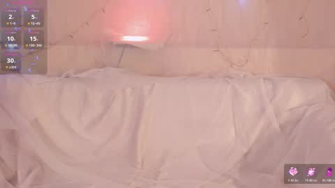 Violett Castel online show from October 31, 8:10 pm