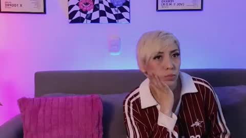 Snapshot of violettgrey_ chatting on June 22, 1:18 am Violet online show from June 22, 1:18 am