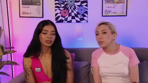 Snapshot of violettgrey_ chatting on June 23, 12:19 am Violet online show from June 23, 12:19 am