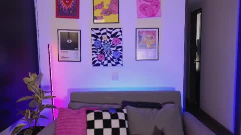 Snapshot of violettgrey_ chatting on June 26, 1:54 am Violet online show from June 26, 1:54 am