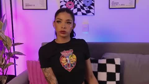 Snapshot of violettgrey_ chatting on July 19, 12:47 am Violet online show from July 19, 12:47 am