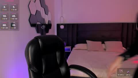 Violett  online show from February 3, 6:46 pm